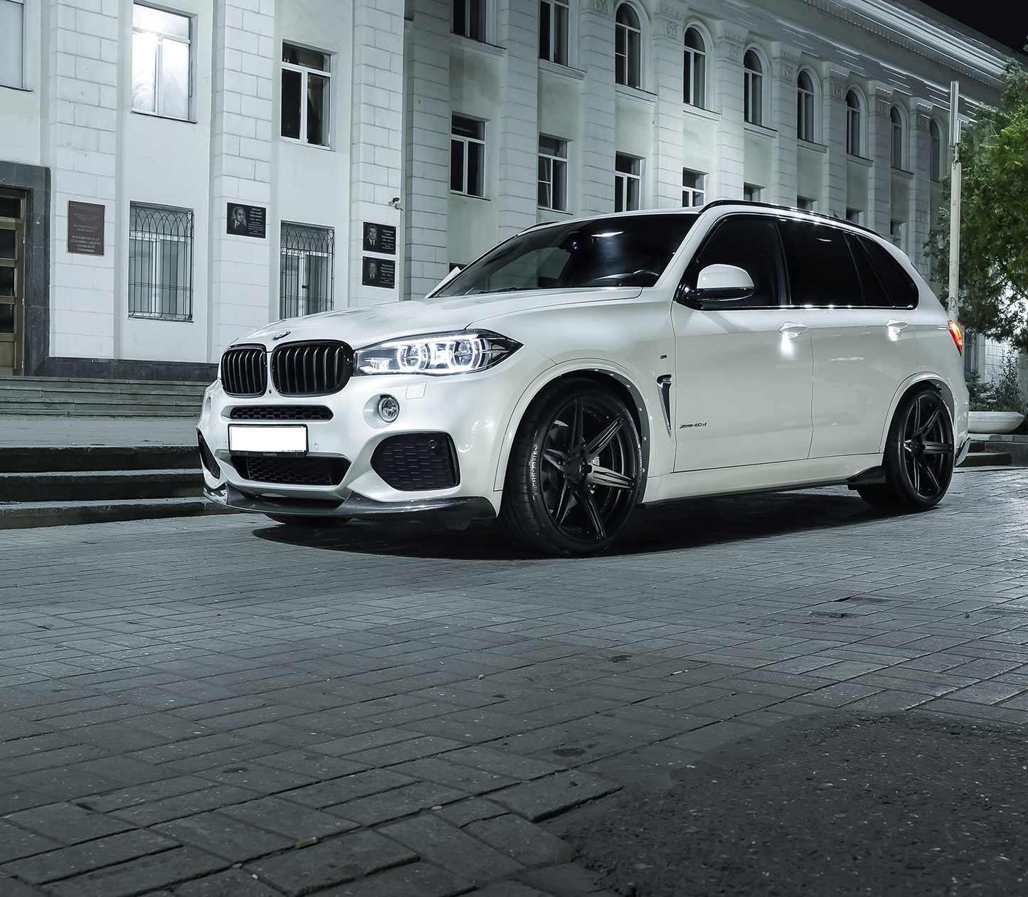 Image of a BMW x5 